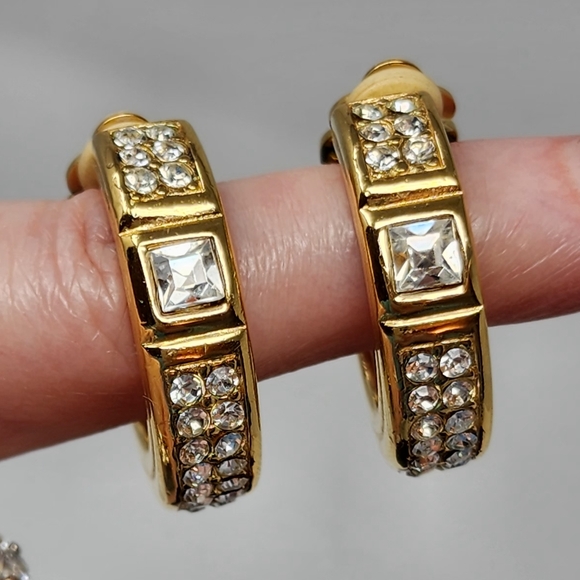 Givenchy Vintage Clip on Earrings - Picture 8 of 15